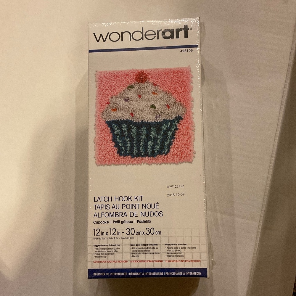 NWOTWonder art Cupcake themed   latch hook set